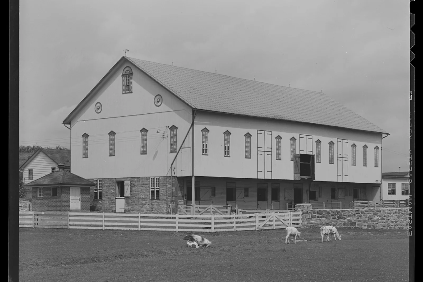 Pennsylvania German barn photographed in 1943